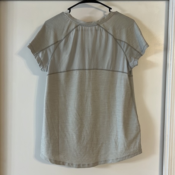 Layers Performance top with zipper pocket - Picture 7 of 7